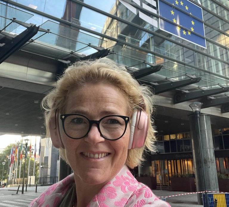 Politiikan asiantuntija MEPin kabinettiin Brysseliin